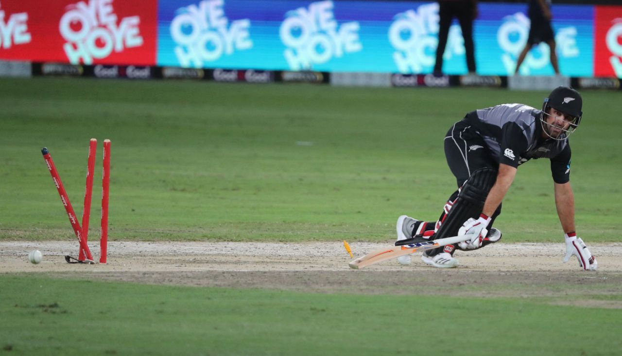 Colin de Grandhomme looks to make his ground, Pakistan v New Zealand, 3rd T20I, Dubai, November 4, 2018