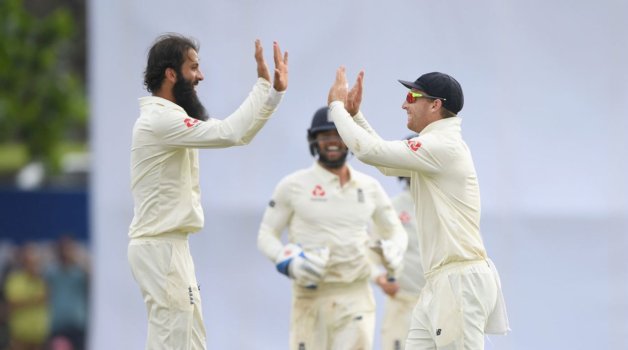 Moeen Ali and Jos Buttler celebrate the fall of Angelo Mathews, Sri Lanka v England, 1st Test, 4th day, Galle, November 9, 2018