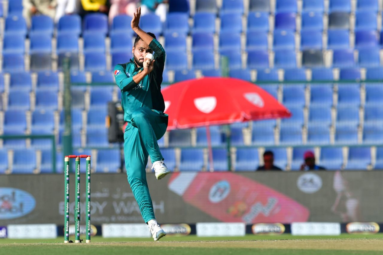 Faheem Ashraf in his delivery stride, Pakistan v New Zealand, 2nd ODI, Abu Dhabi, November 9, 2018