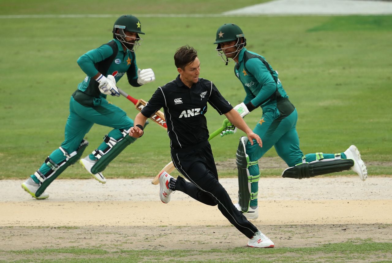 Trent Boult chases the ball in his follow-through as Mohammad Hafeez and Fakhar Zaman steal a quick single, Pakistan v New Zealand, 3rd ODI, Dubai, November 11, 2018