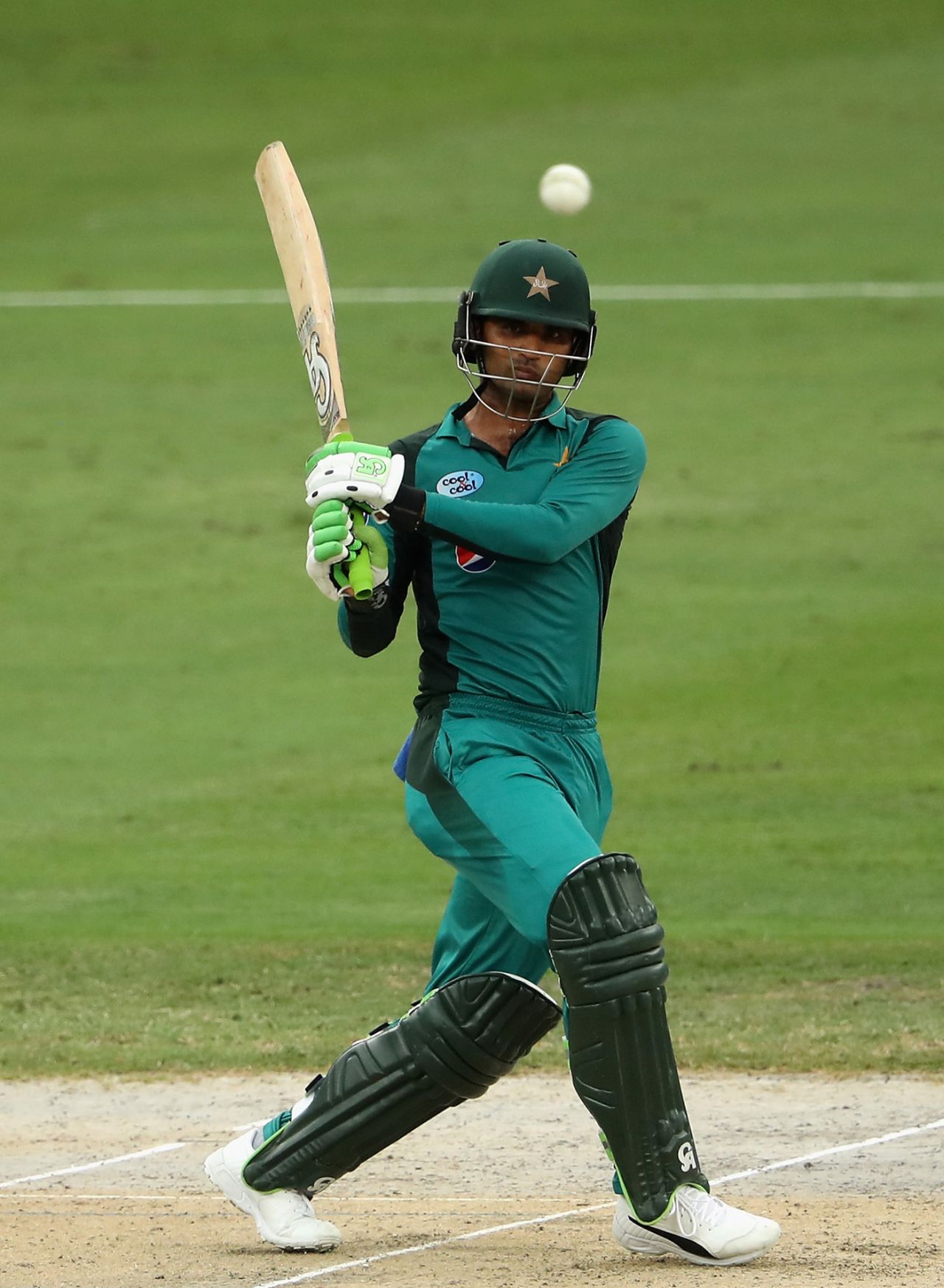 Fakhar Zaman swivels into a pull, Pakistan v New Zealand, 3rd ODI, Dubai, November 11, 2018