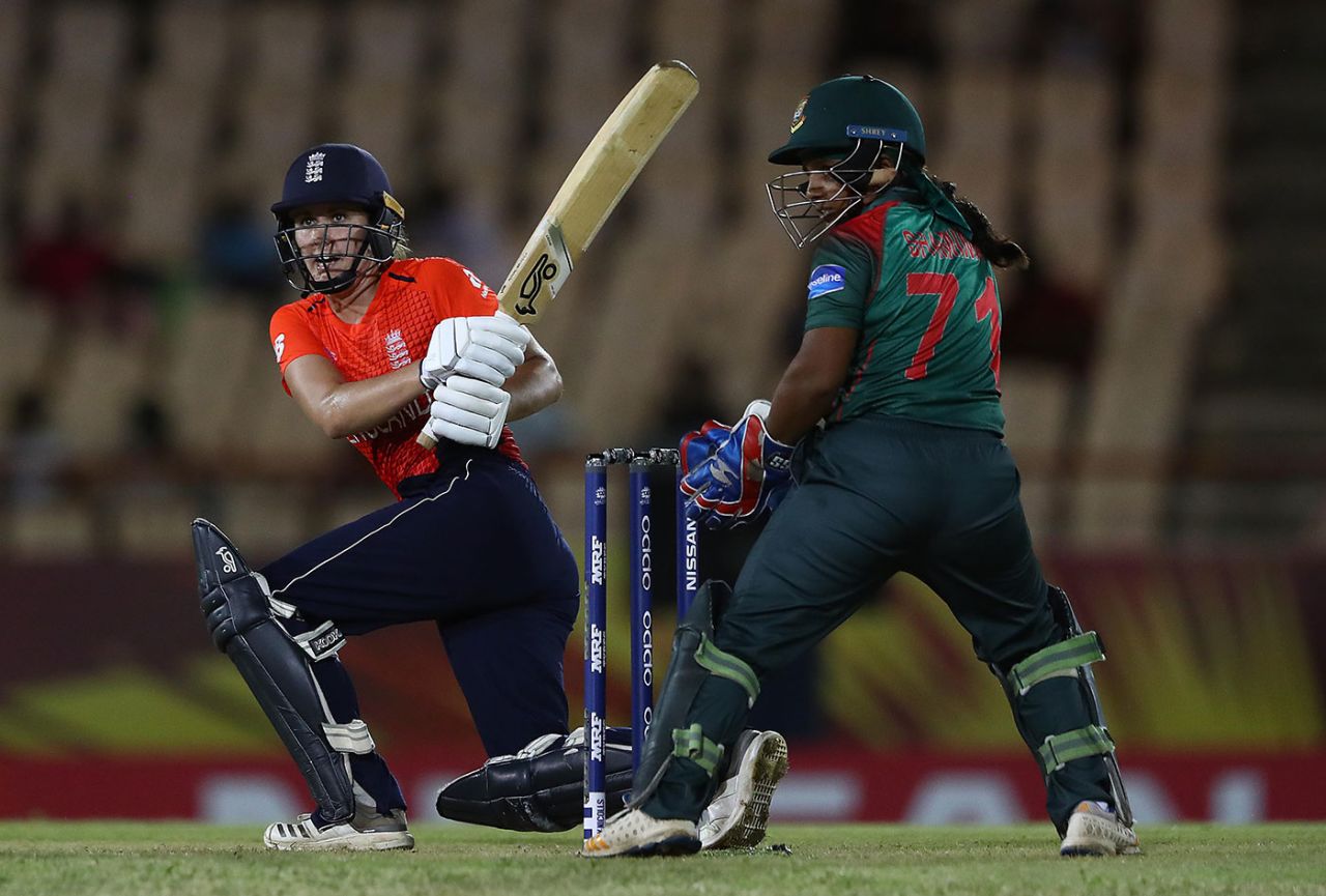 Natalie Sciver sweeps through the leg side, England v Bangladesh, Women's World T20, Group A, St Lucia, November 12, 2018