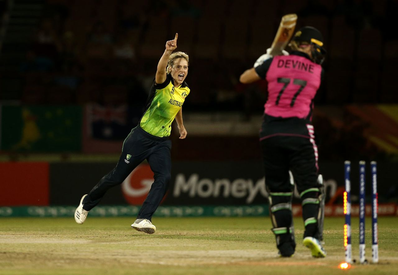 Ellyse Perry cleaned up Sophie Devine, Australia v New Zealand, Women's World T20, Group B, Guyana, November 13, 2018