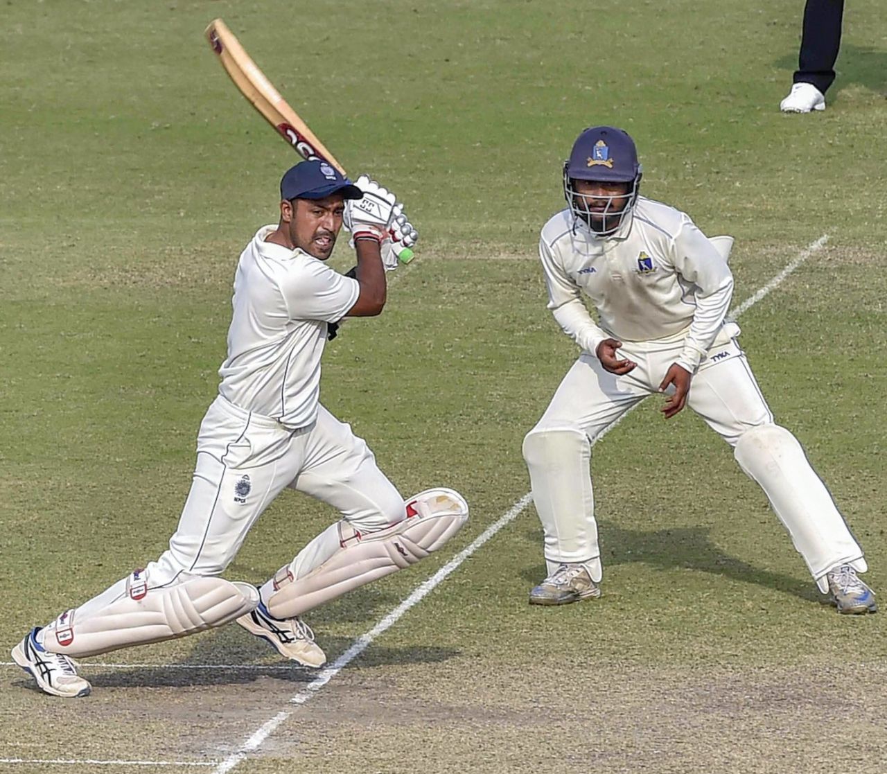 Shubham Sharma punches the ball into the off side, Bengal v Madhya Pradesh, Ranji Trophy 2018-19, Kolkata, 4th day, November 15, 2018