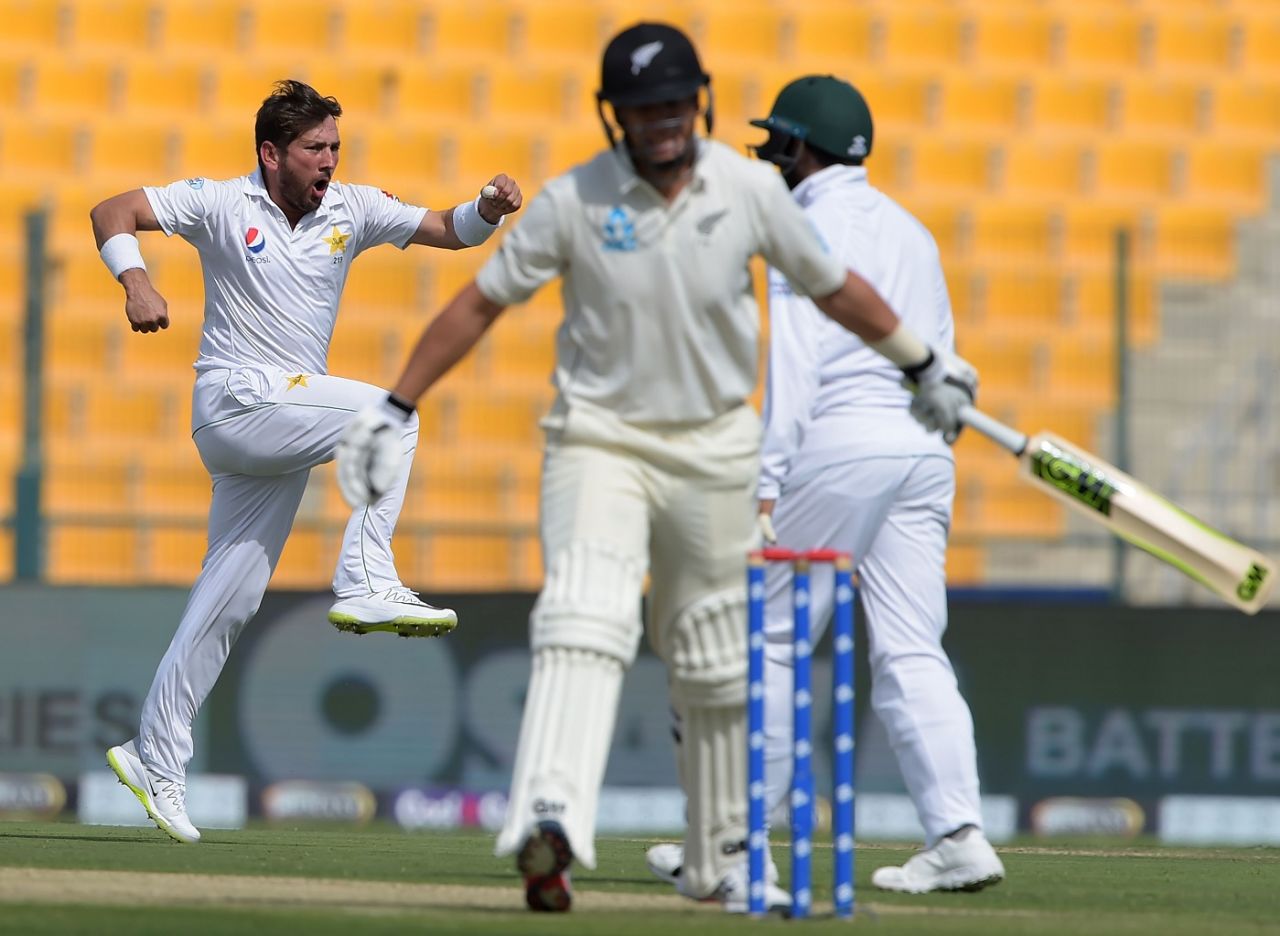Yasir Shah celebrates the wicket of Tom Latham, Pakistan v New Zealand, 1st Test, Abu Dhabi, 1st day
