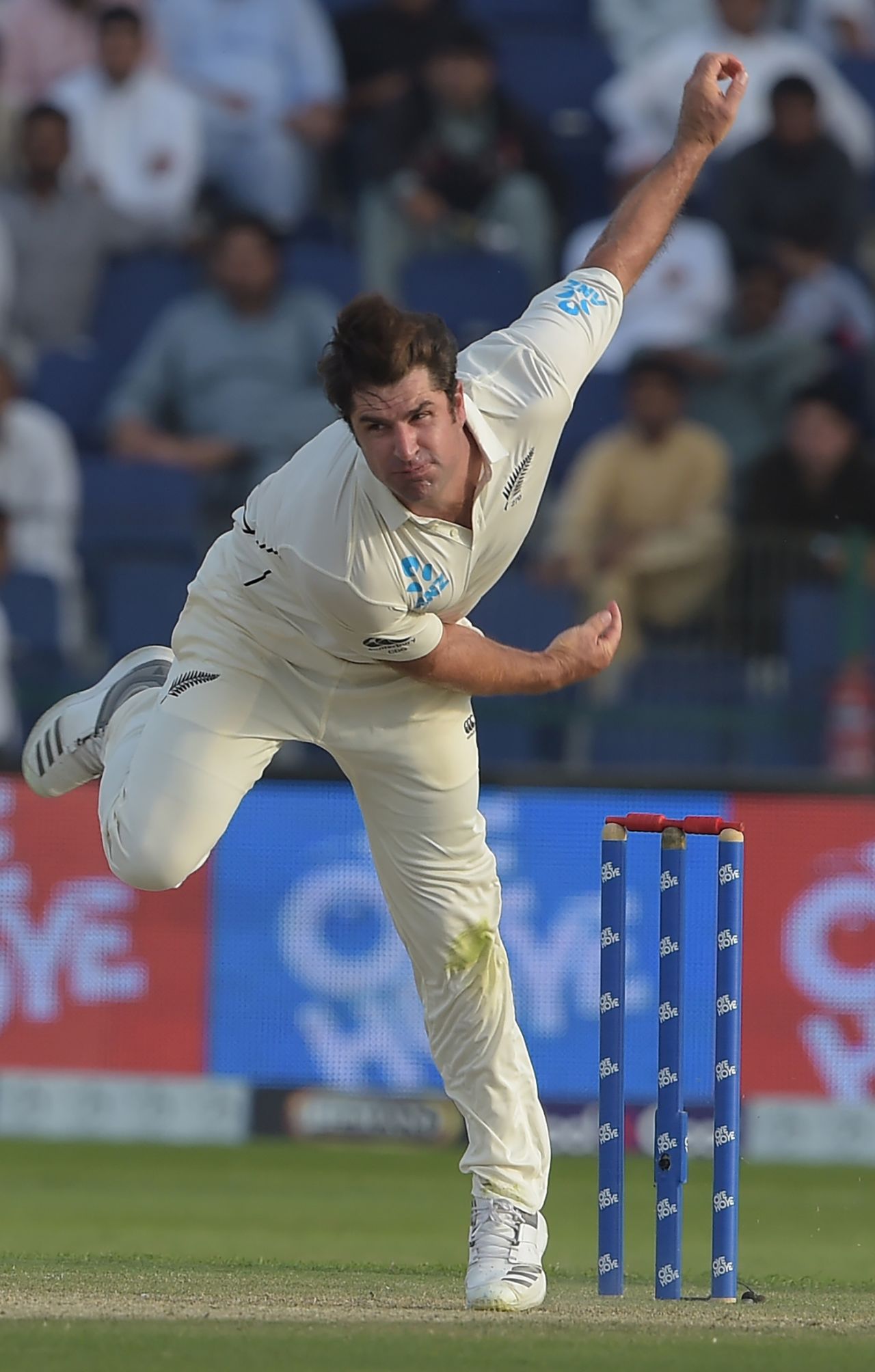 Colin de Grandhomme in his follow-through, Pakistan v New Zealand, 1st Test, 1st day, Abu Dhabi, 