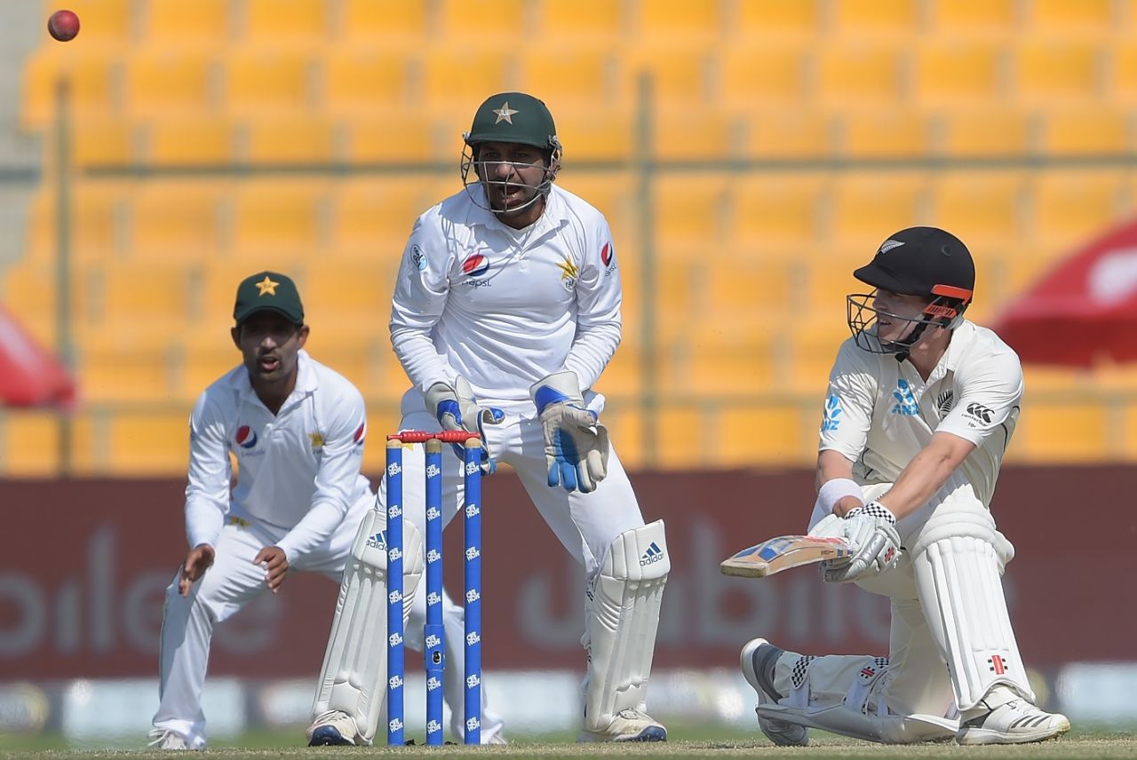 Henry Nicholls plays a sweep as Sarfraz Ahmed looks on, Pakistan v New Zealand, 1st Test, Abu Dhabi, 3rd day, November 18, 2018