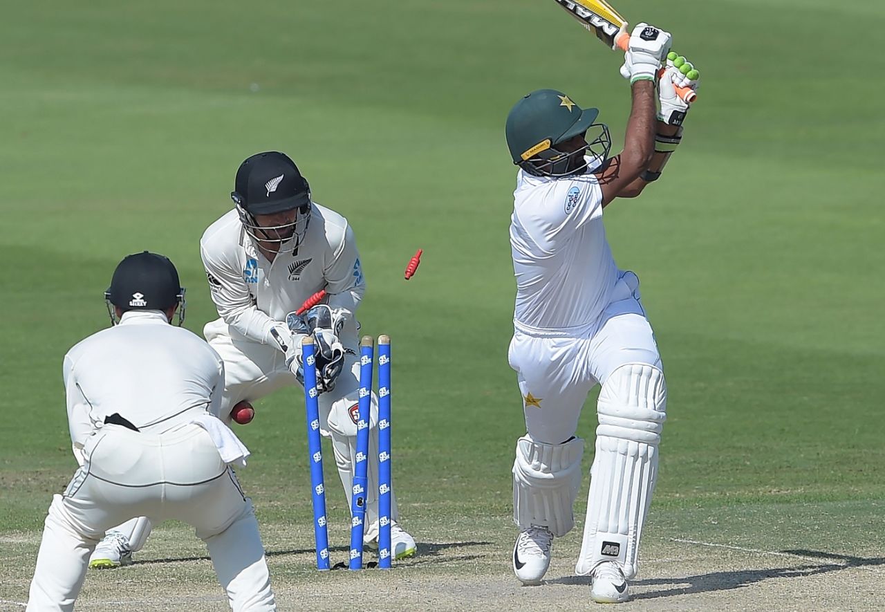 Bilal Asif gets bowled as he looks to go big, Pakistan v New Zealand, 1st Test, Abu Dhabi, 4th day, November 19, 2018