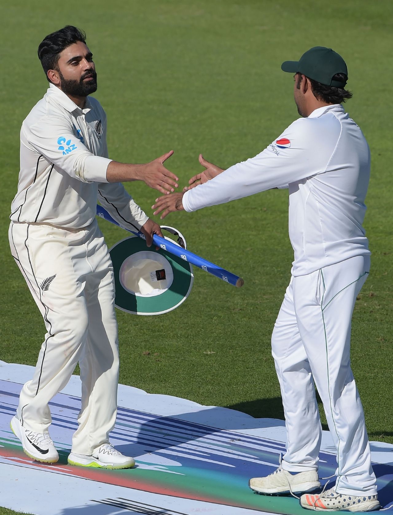 Ajaz Patel shakes hands with Sarfraz Ahmed, Pakistan v New Zealand, 1st Test, Abu Dhabi, 4th day, November 19, 2018