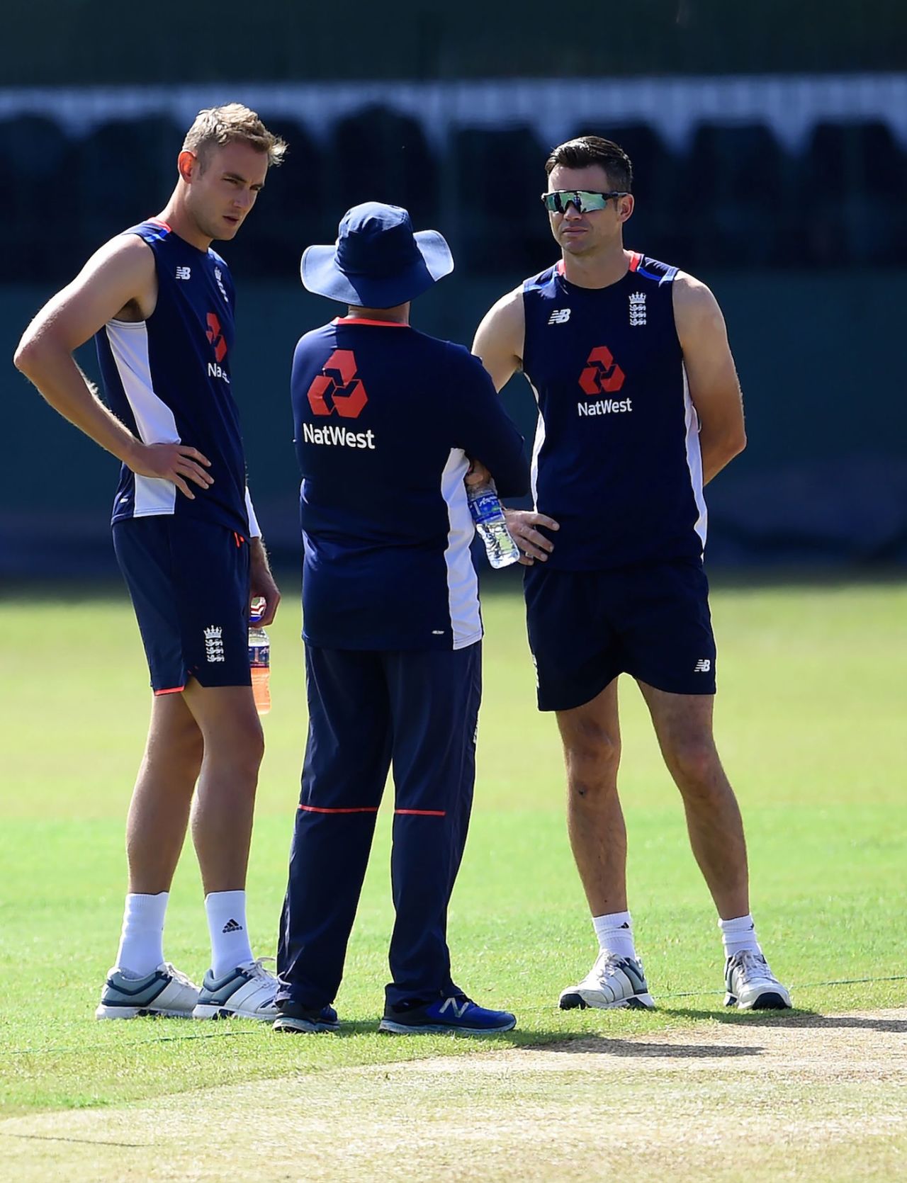 Stuart Broad and James Anderson chat with coach Trevor Bayliss, SSC, Colombo, November 21, 2018