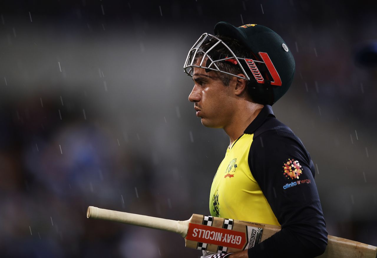 Marcus Stoinis walks back in the rain, Australia v India, 1st T20I, Brisbane, November 21, 2018