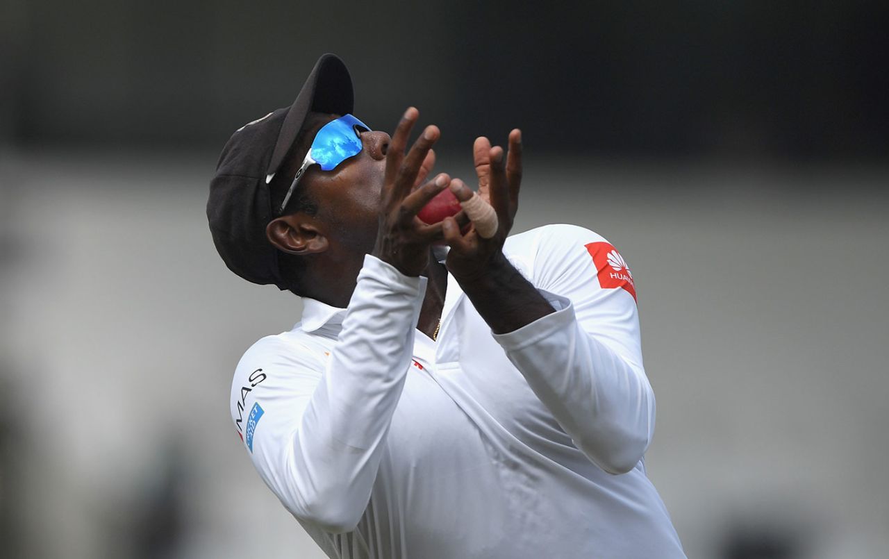 Angelo Mathews takes the catch to wrap up England's first innings, Sri Lanka v England, 3rd Test, Colombo, 1st day, November 23, 2018