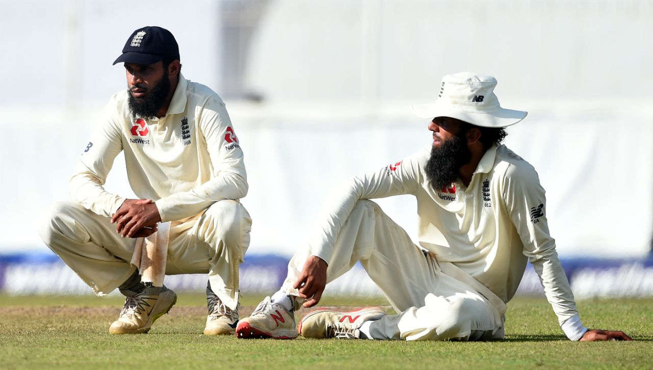 Adil Rashid and Moeen Ali take a breather, Sri Lanka v England, 3rd Test, Colombo, 2nd day, November 24, 2018