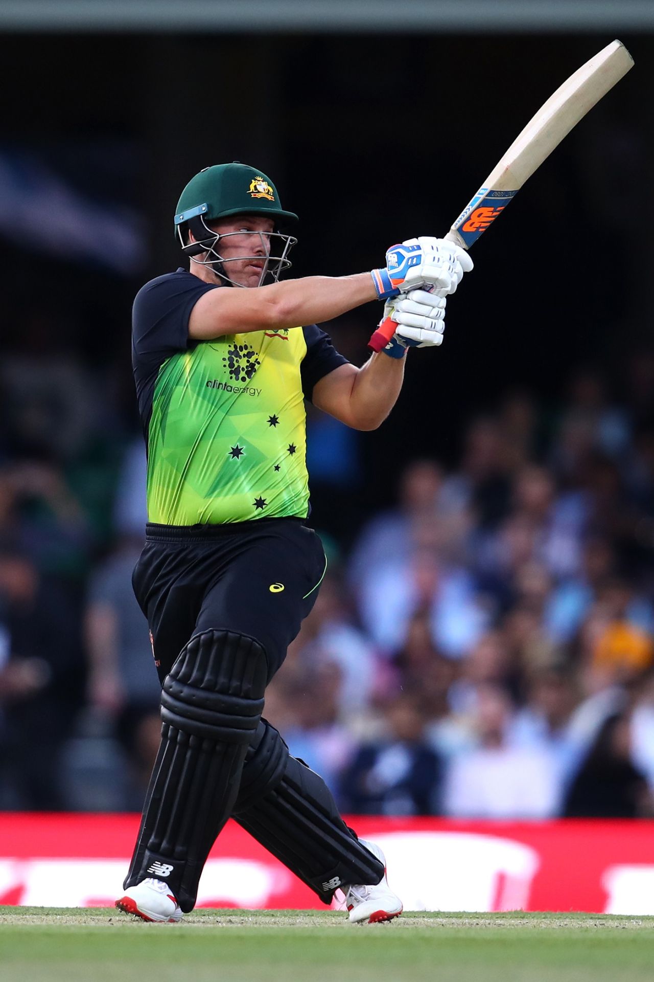 Aaron Finch plays the pull shot, Australia v India, 3rd T20I, Sydney, November 25, 2018