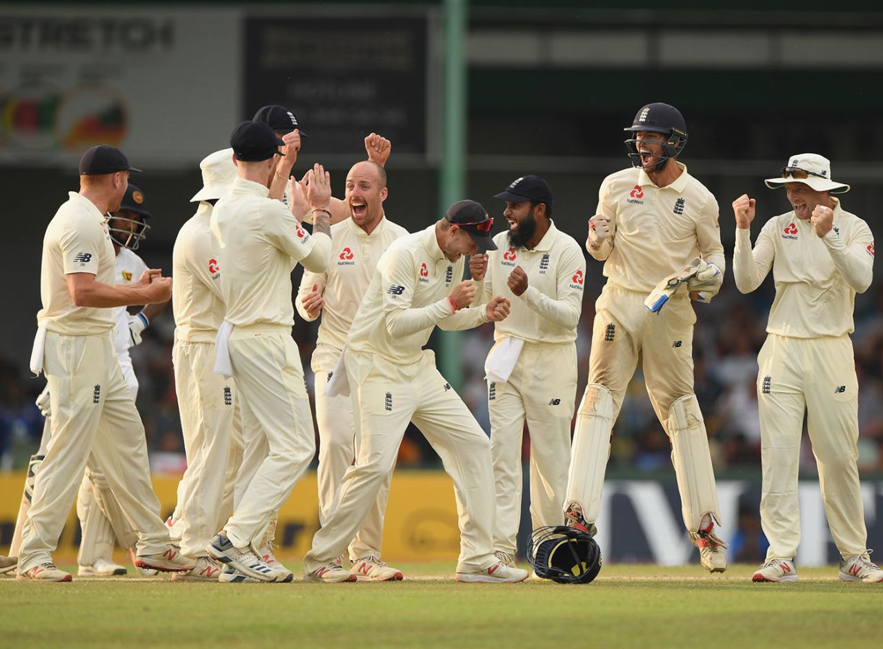England celebrate after Jack Leach's successful review, Sri Lanka v England, 3rd Test, SSC, Colombo, 3rd day, November 25, 2018