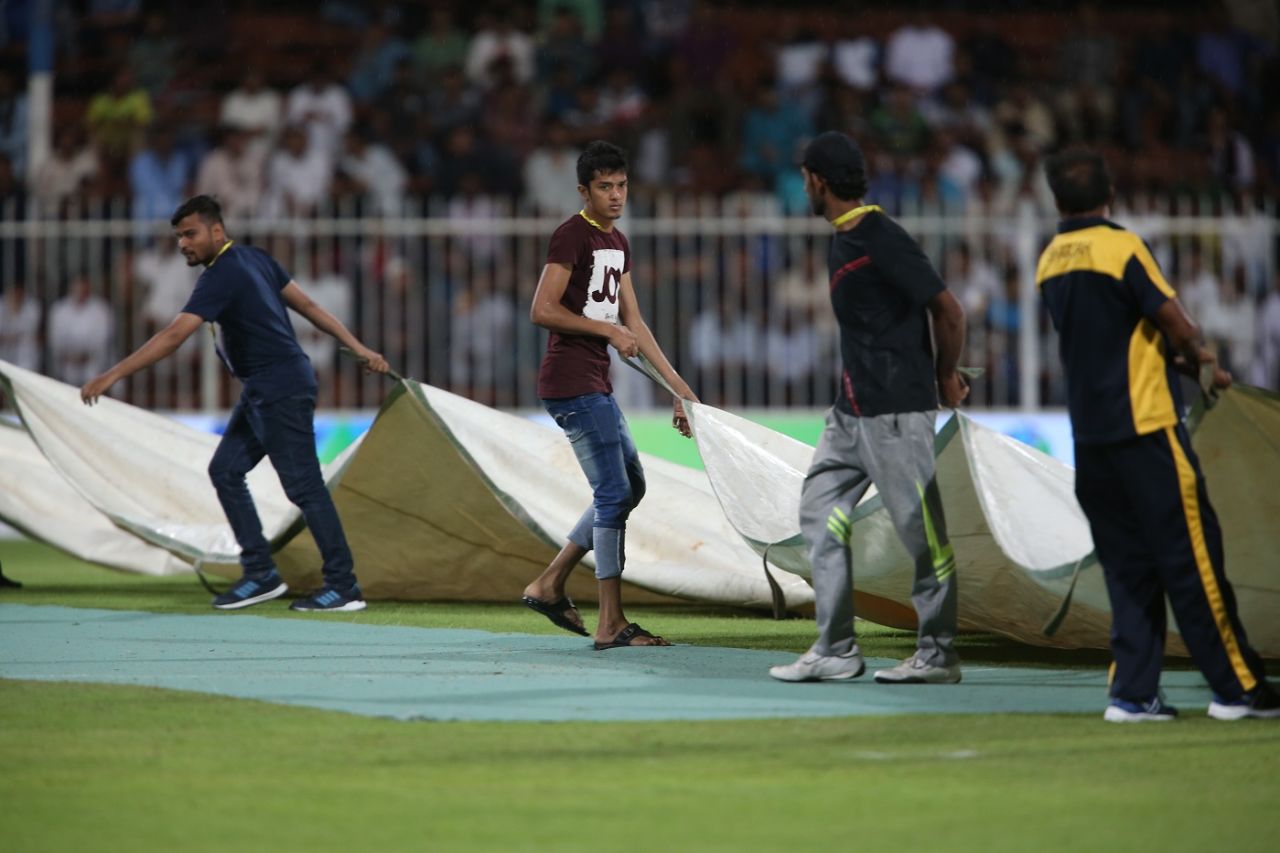 The Sharjah ground-staff at work, Kerala Kings v Rajputs, T10 League, Sharjah, November 25, 2018