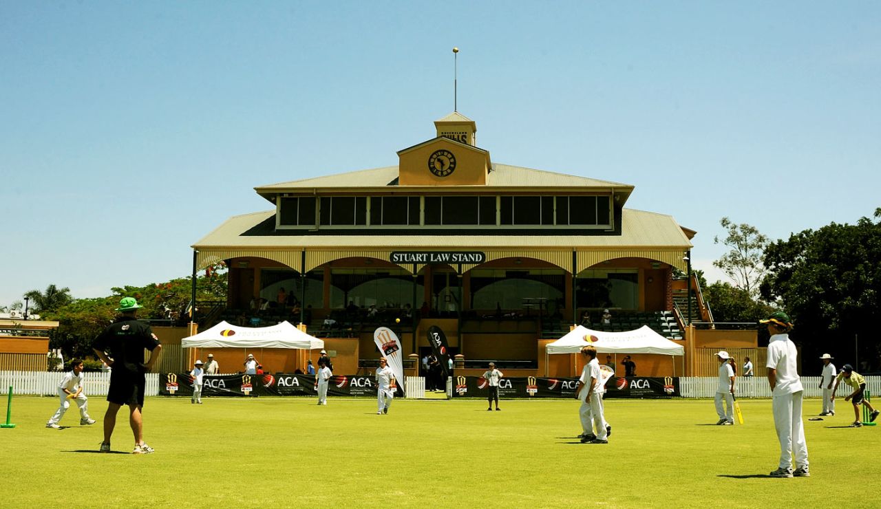Children play a game at the Allan Border Field, November 16, 2008