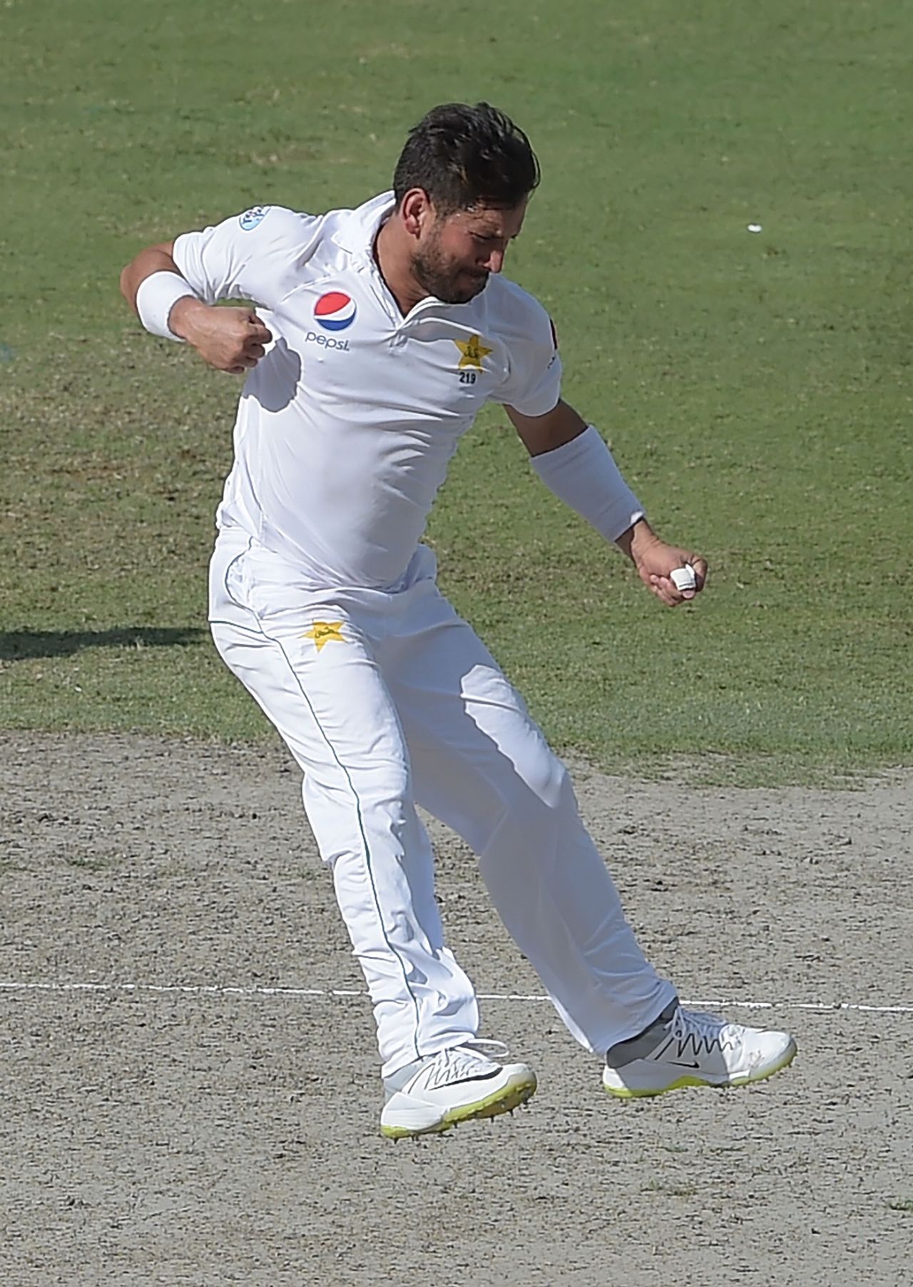 Yasir Shah is pumped up after taking a wicket, Pakistan v New Zealand, 2nd Test, Dubai, 4th day, November 27, 2018