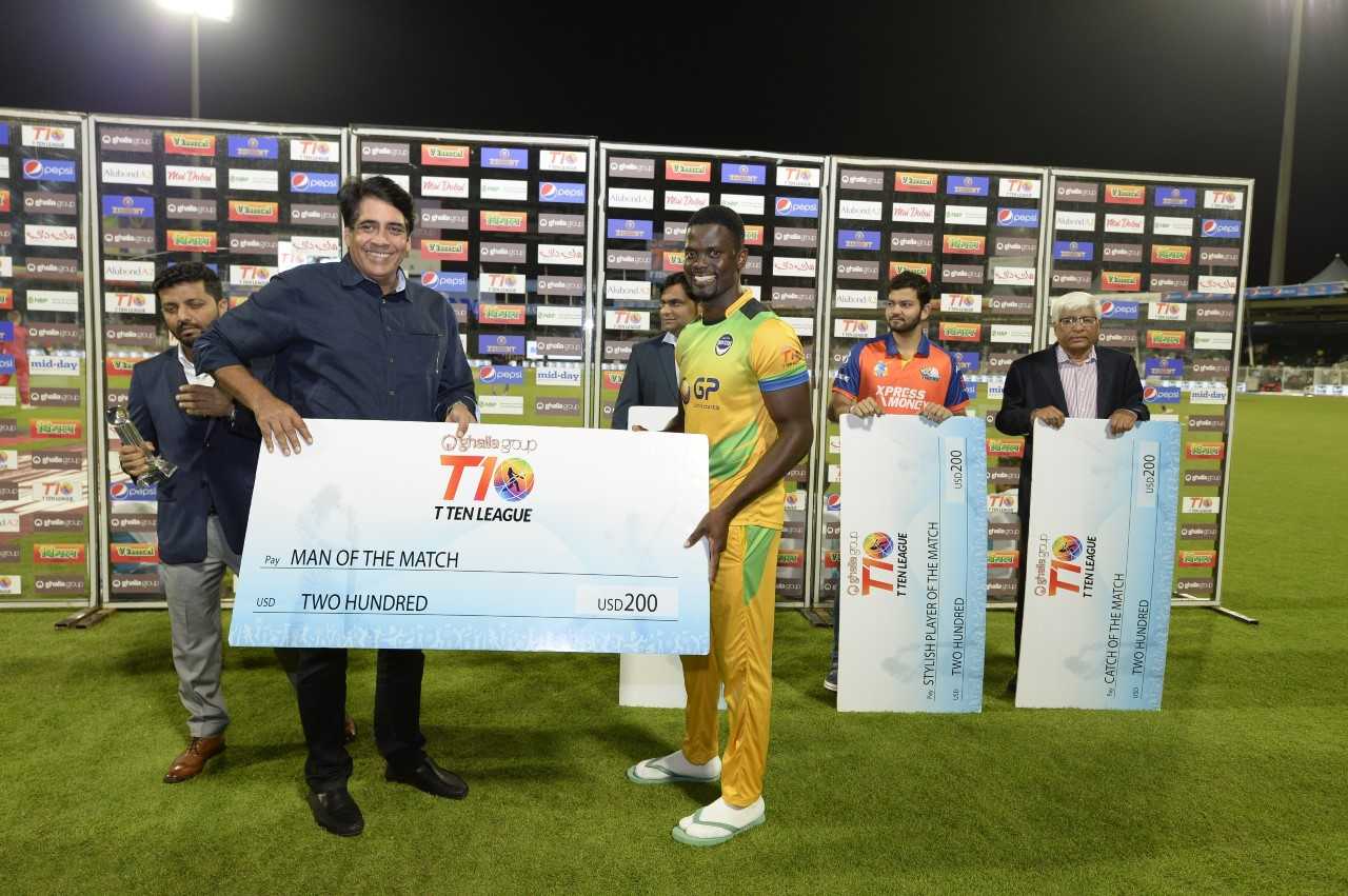 Arvinder Singh, the T10 League CEO, hands over the Player of the Match cheque to Andre Fletcher