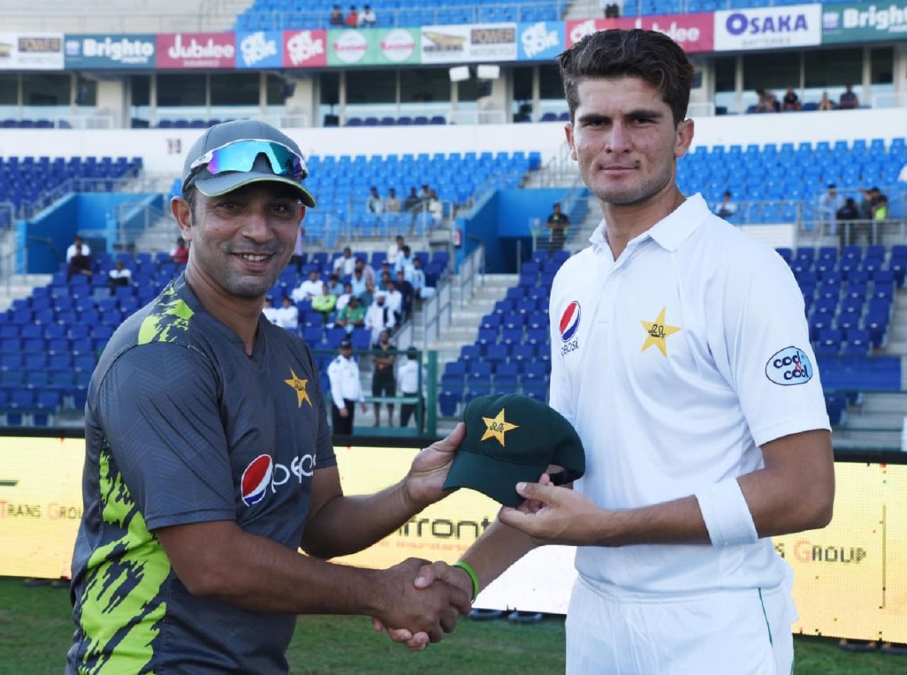 Bowling coach Azhar Mahmood presents Shaheen Shah Afridi with his Pakistan cap, Pakistan v New Zealand, 3rd Test, Abu Dhabi, 1st day, December 3, 2018