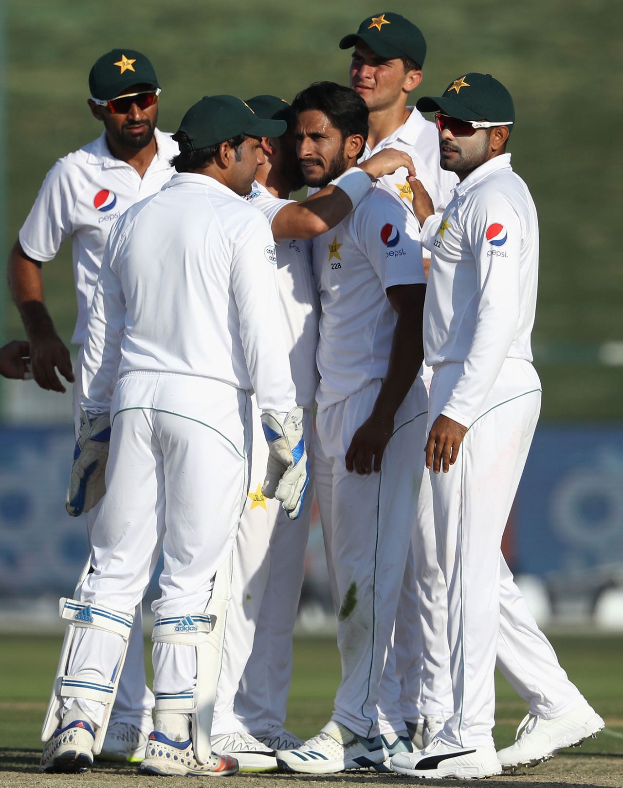 Pakistan celebrate the dismissal of Kane Williamson, Pakistan v New Zealand, 3rd Test, Abu Dhabi, 1st day, December 3, 2018