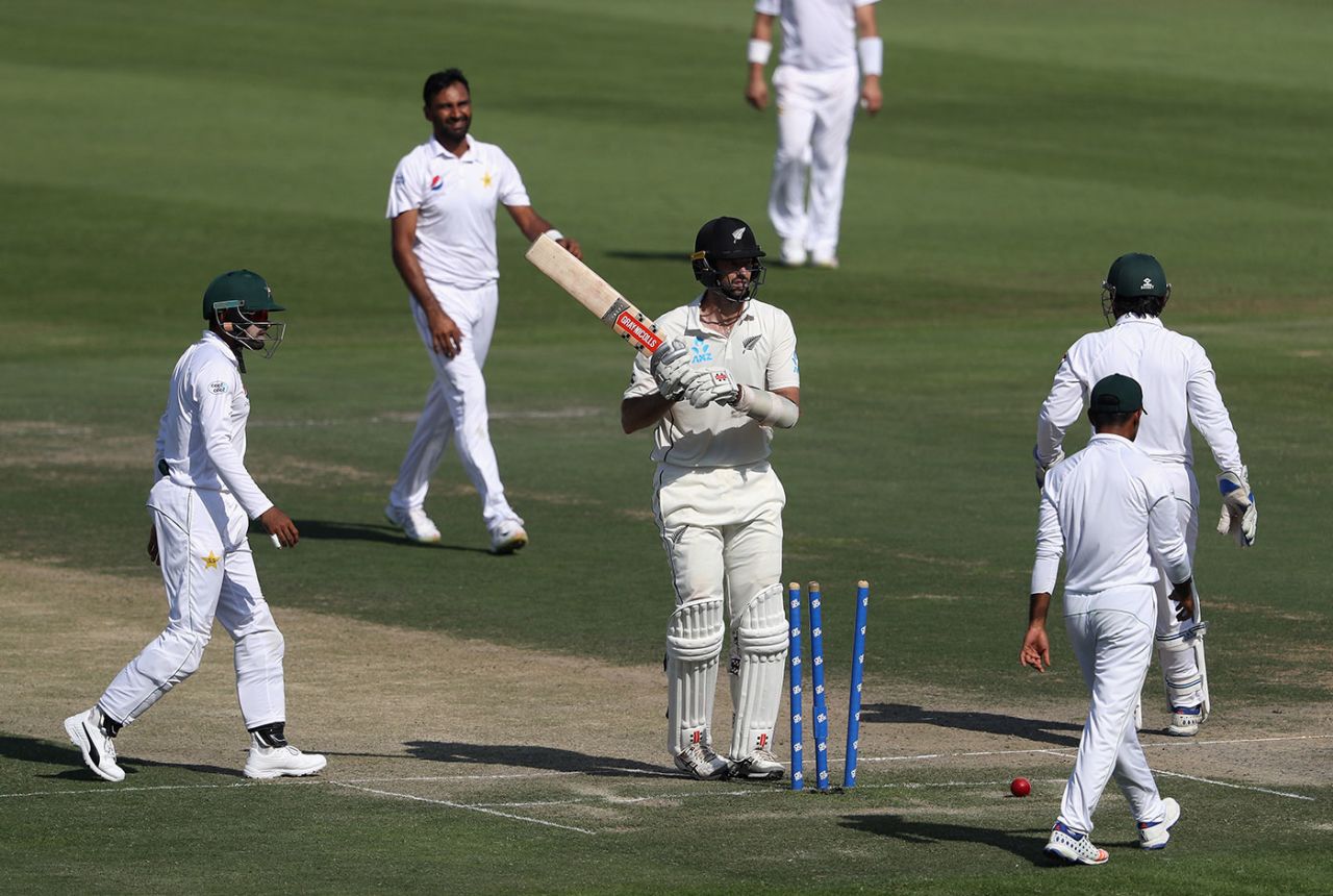 William Somerville was bowled by Bilal Asif, Pakistan v New Zealand, 3rd Test, Abu Dhabi, 2nd day, December 4, 2018