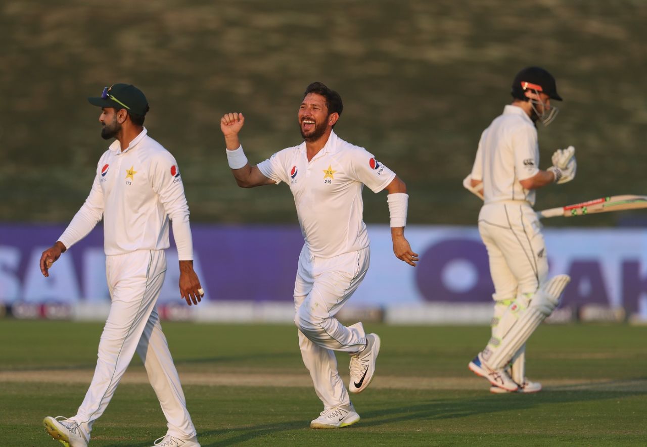 Yasir Shah bathed in the warm glow of sunset, Pakistan v New Zealand, 3rd Test, Abu Dhabi, 3rd day, December 5, 2018