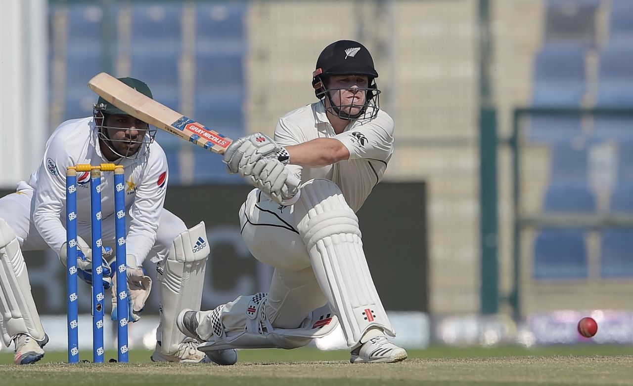 Henry Nicholls plays a reverse sweep, Pakistan v New Zealand, 3rd Test, Abu Dhabi, 4th day, December 6, 2018