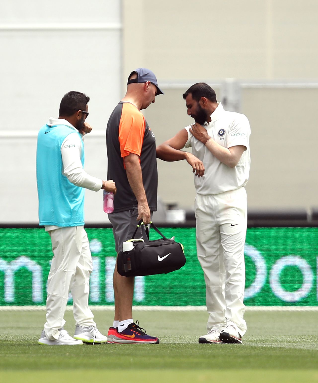 Mohammed Shami gets some attention from the physio, Australia v India, 1st Test, Adelaide, 2nd day, December 7, 2018