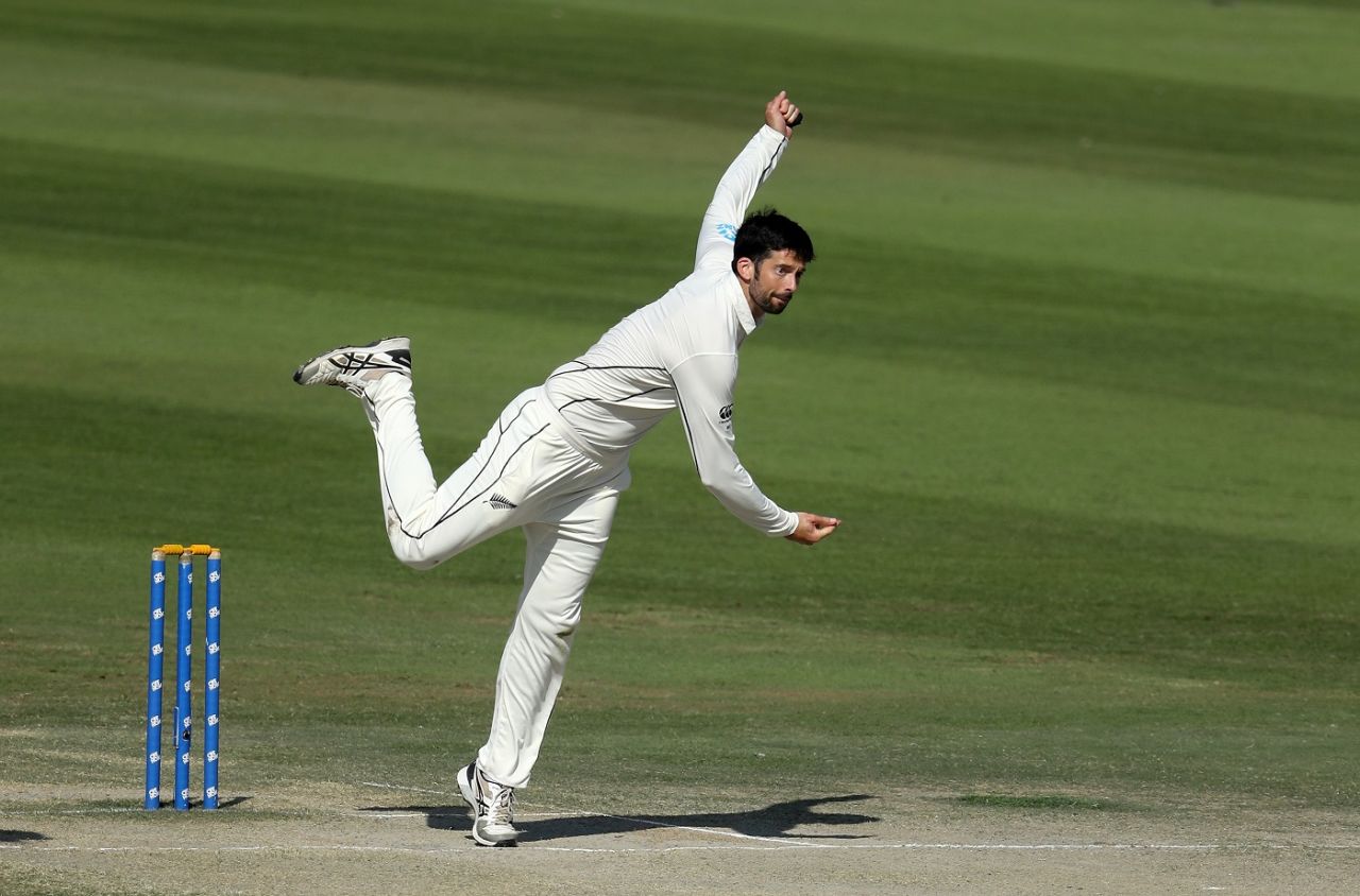 William Somerville completes a delivery, Pakistan v New Zealand, 3rd Test, Abu Dhabi, 5th day, December 7, 2018