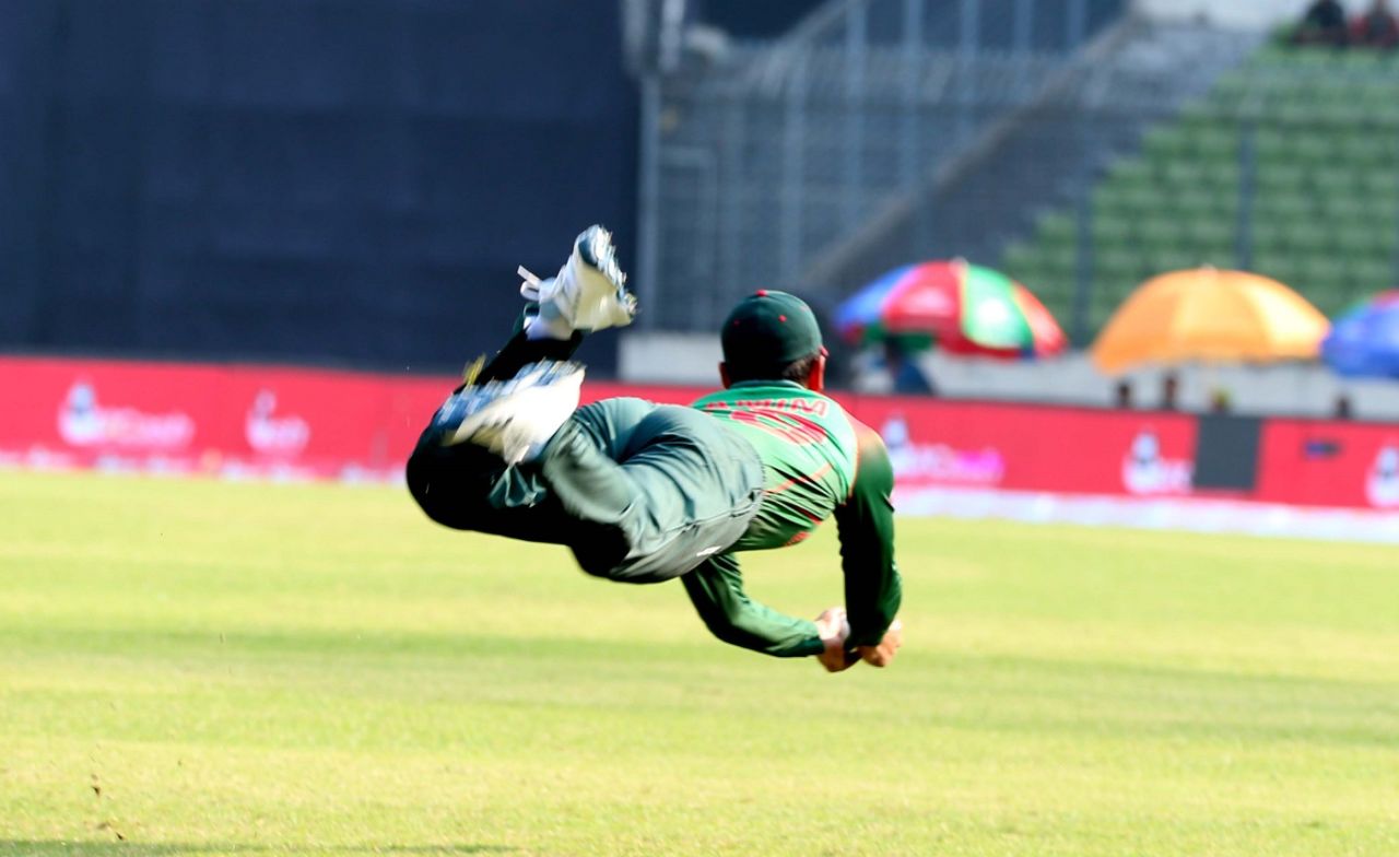 Tamim Iqbal takes a brilliant catch, Bangladesh v West Indies, 1st ODI, Dhaka, December 9, 2018
