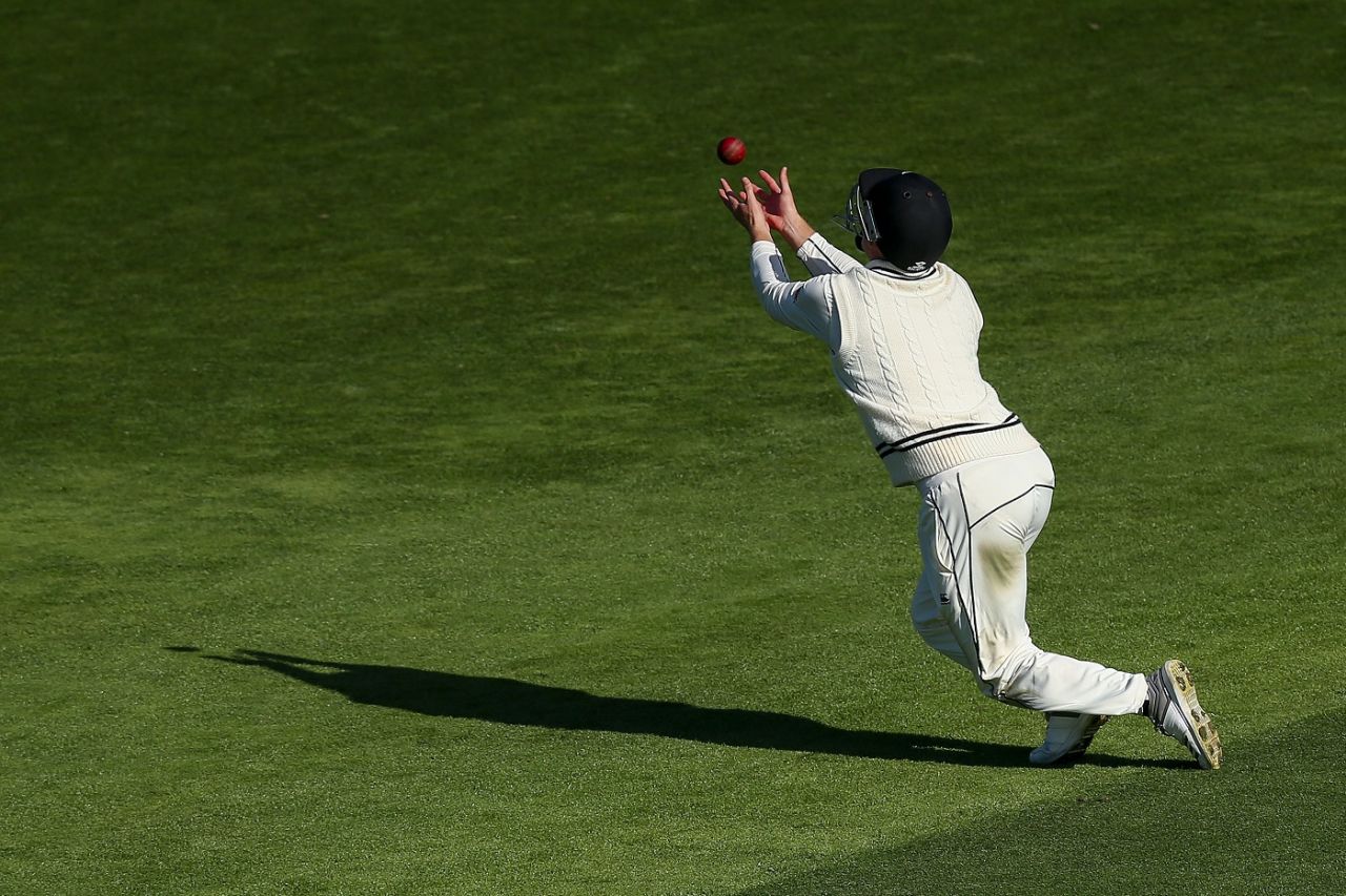 Henry Nicholls takes a catch to dismiss Suranga Lakmal, New Zealand v Sri Lanka, 1st Test, Wellington, 1st day, December 15, 2018