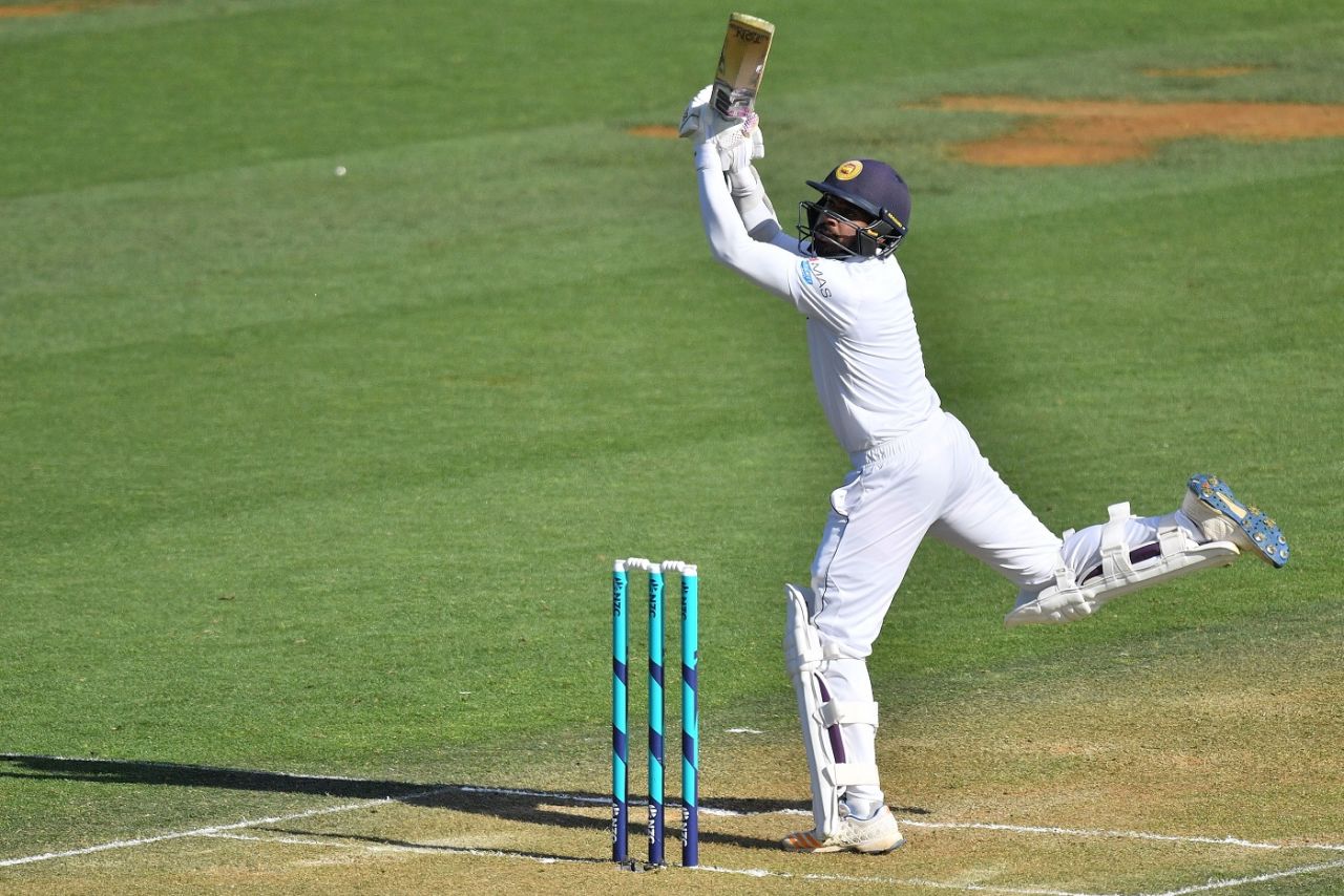 Niroshan Dickwella wins style points, and a boundary, with his upper cut, New Zealand v Sri Lanka, 1st Test, Wellington, 1st day, December 15, 2018