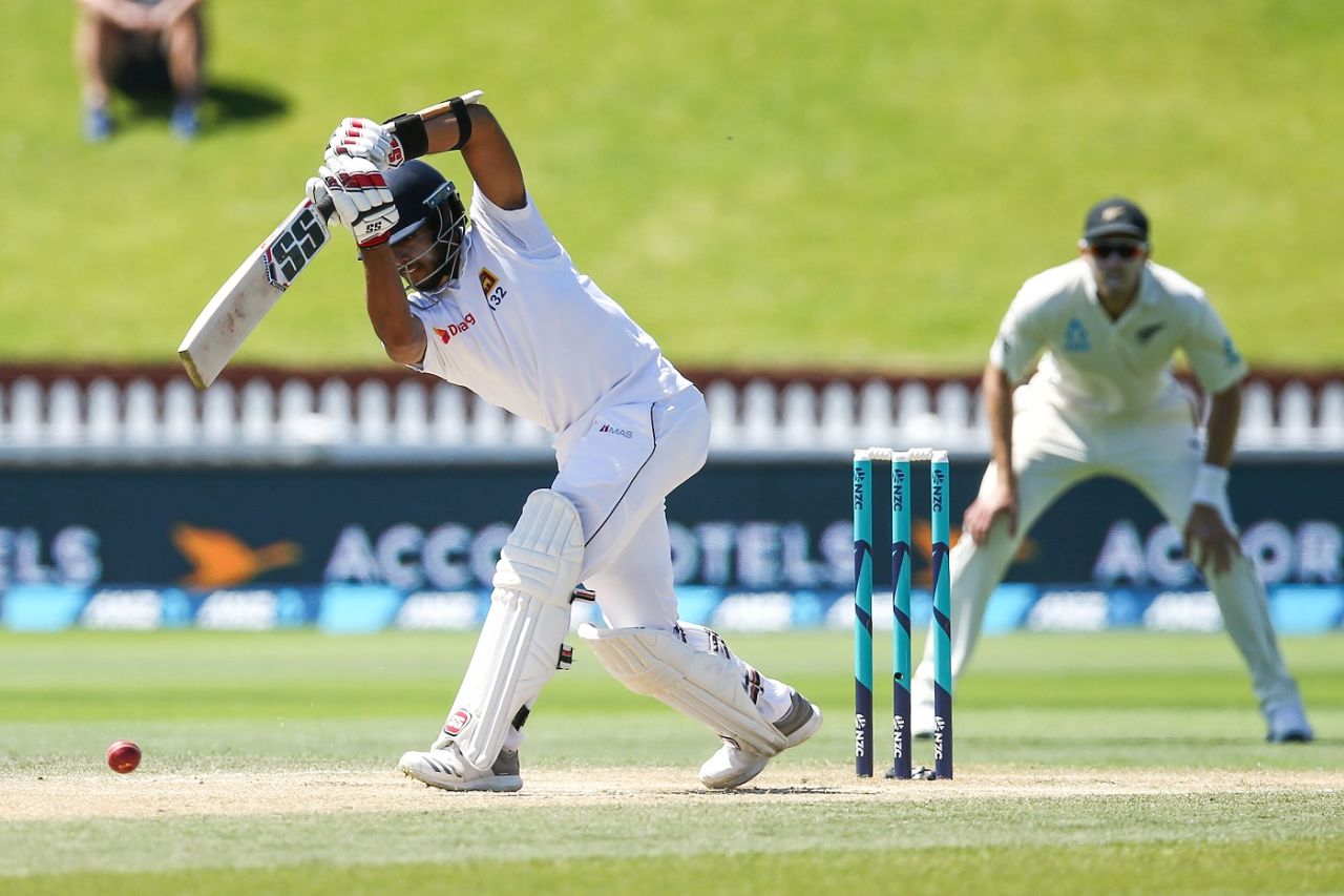 Kusal Mendis lunges into a forward press, New Zealand v Sri Lanka, 1st Test, Wellington, 4th day, December 18, 2018