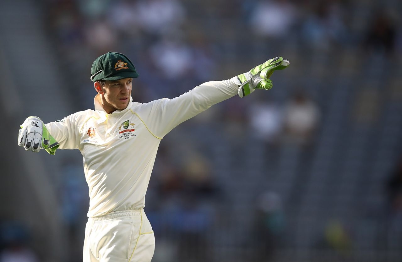 Tim Paine directs his team on the field, Australia v India, 2nd Test, Perth, 5th day, December 18, 2018