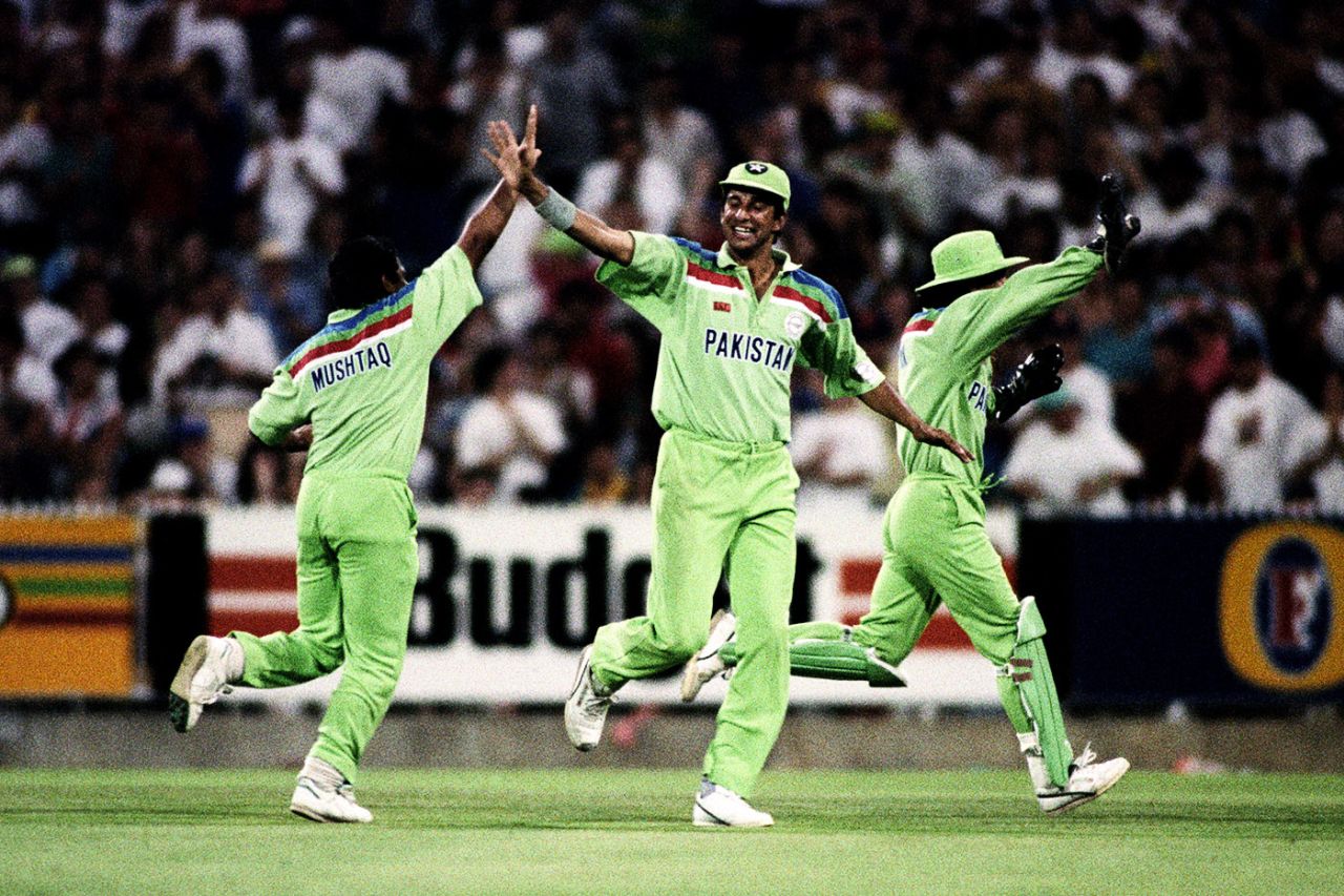 Wasim Akram celebrates a wicket, Pakistan v England, World Cup final, Melbourne, 25 March, 1992