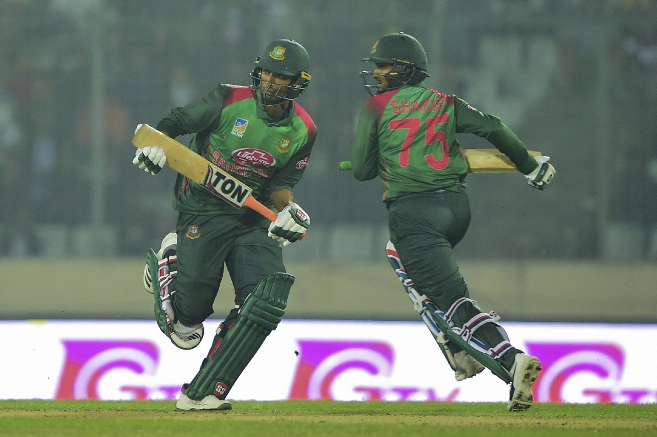 Mahmudullah and Shakib Al Hasan run between the wickets, Bangladesh v West Indies, 2nd T20I, Mirpur, December 20, 2018