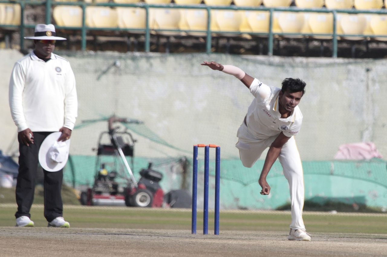T Natarajan in action for Tamil Nadu, Himachal Pradesh v Tamil Nadu, Ranji Trophy 2018-19 