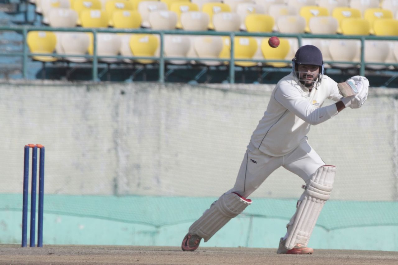 Raghav Dhawan punches the ball, Himachal Pradesh v Tamil Nadu, Ranji Trophy 2018-19 