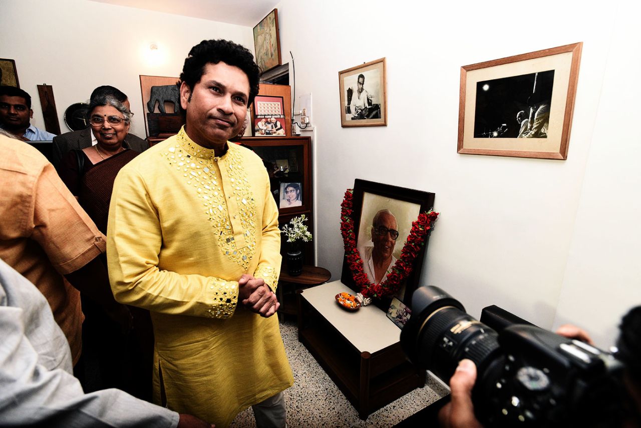 Sachin Tendulkar visits the house of legendary writer Pu La Deshpande in Pune, November 16, 2018