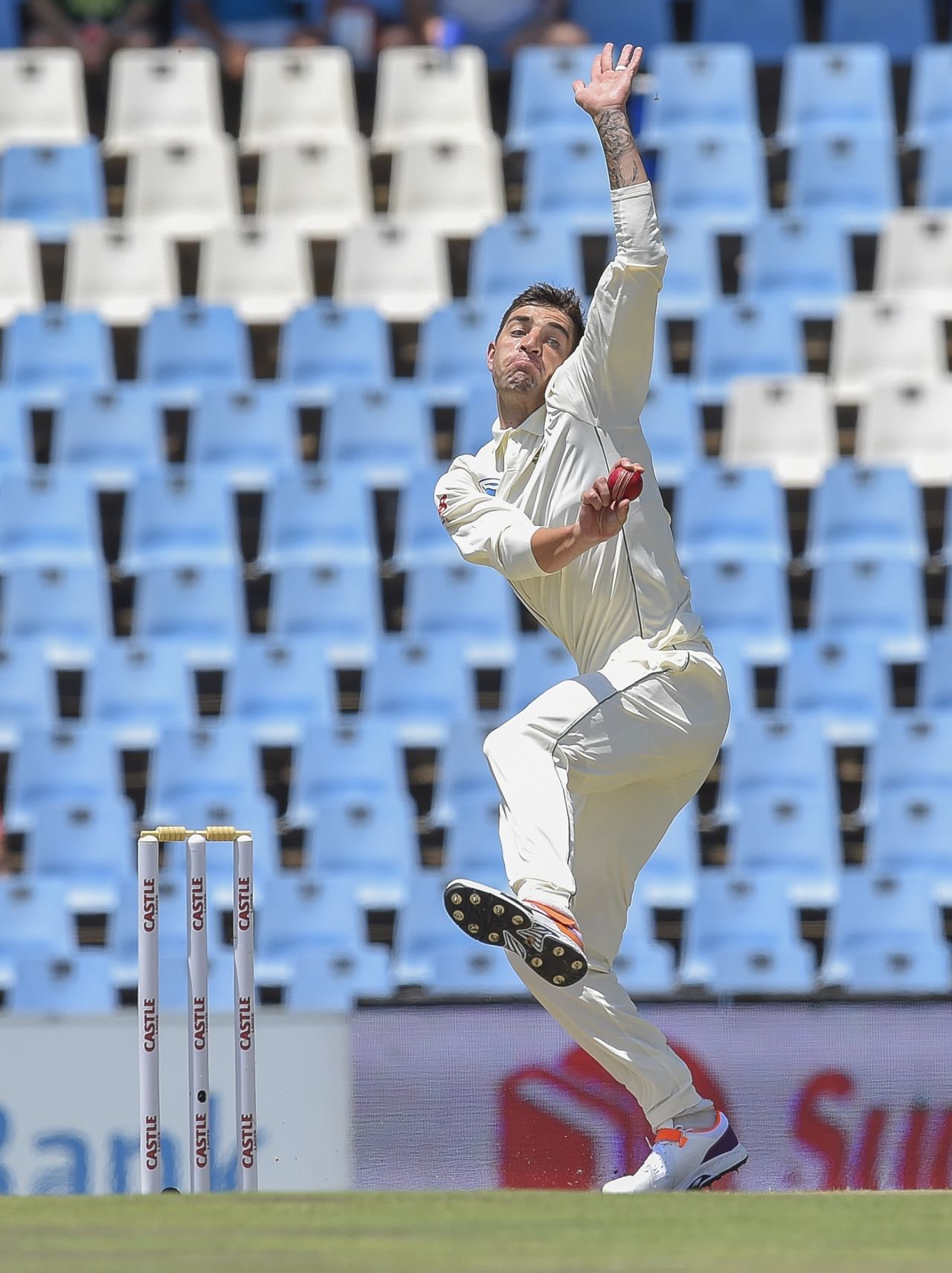 Duanne Olivier used the short ball to good effect for the second successive day, South Africa v Pakistan, 1st Test, Centurion, 2nd day, December 27, 2018