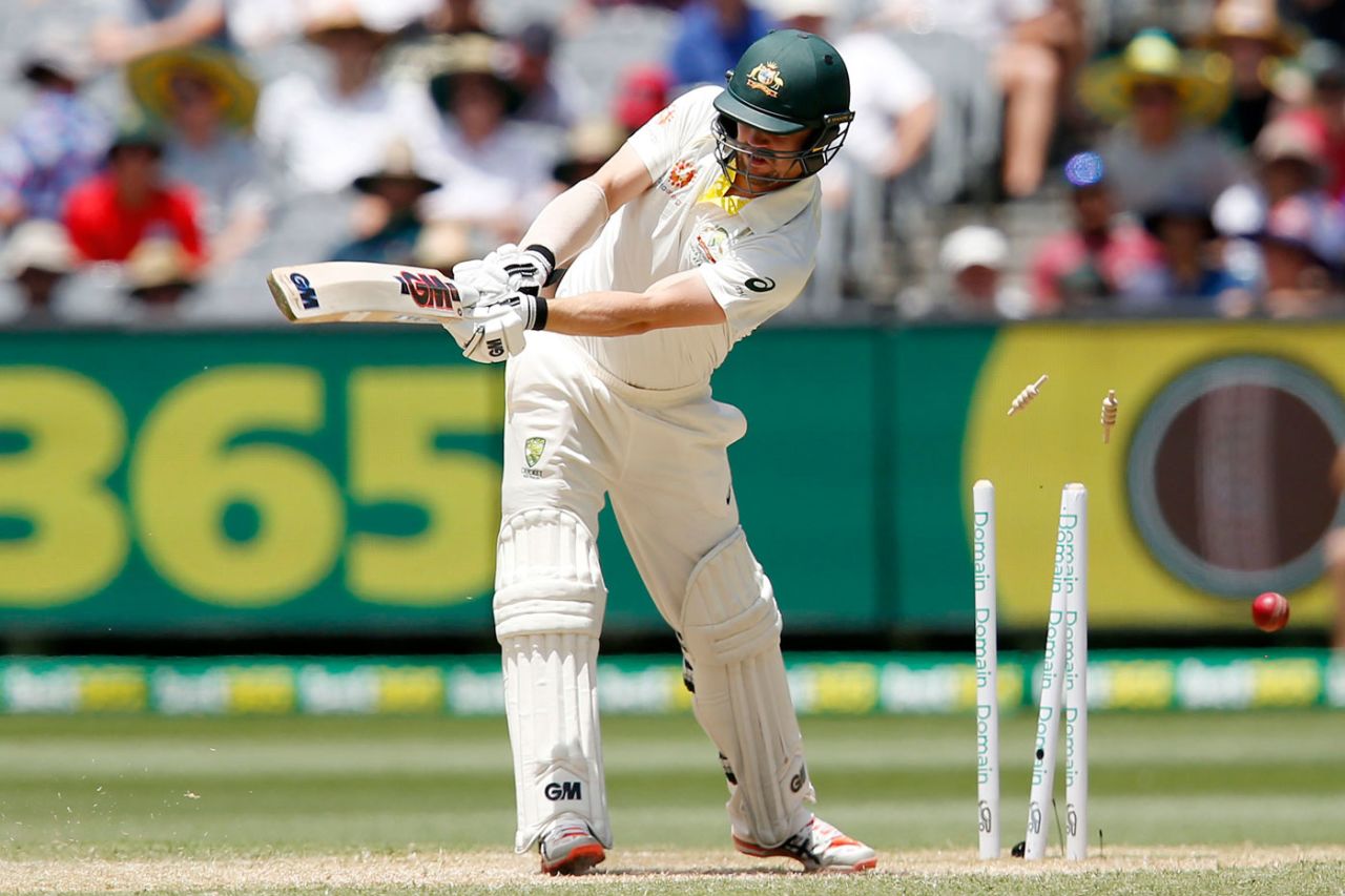 Travis Head is bowled trying to hit across the line, Australia v India, 3rd Test, Melbourne, 3rd day, December 28, 2018