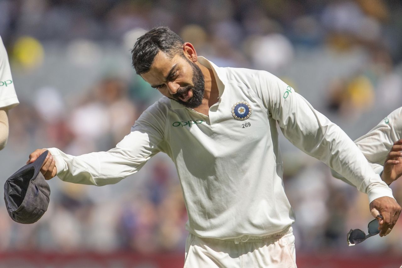 Virat Kohli doffs his hat, Australia v India, 3rd Test, Melbourne, 3rd day, December 28, 2018