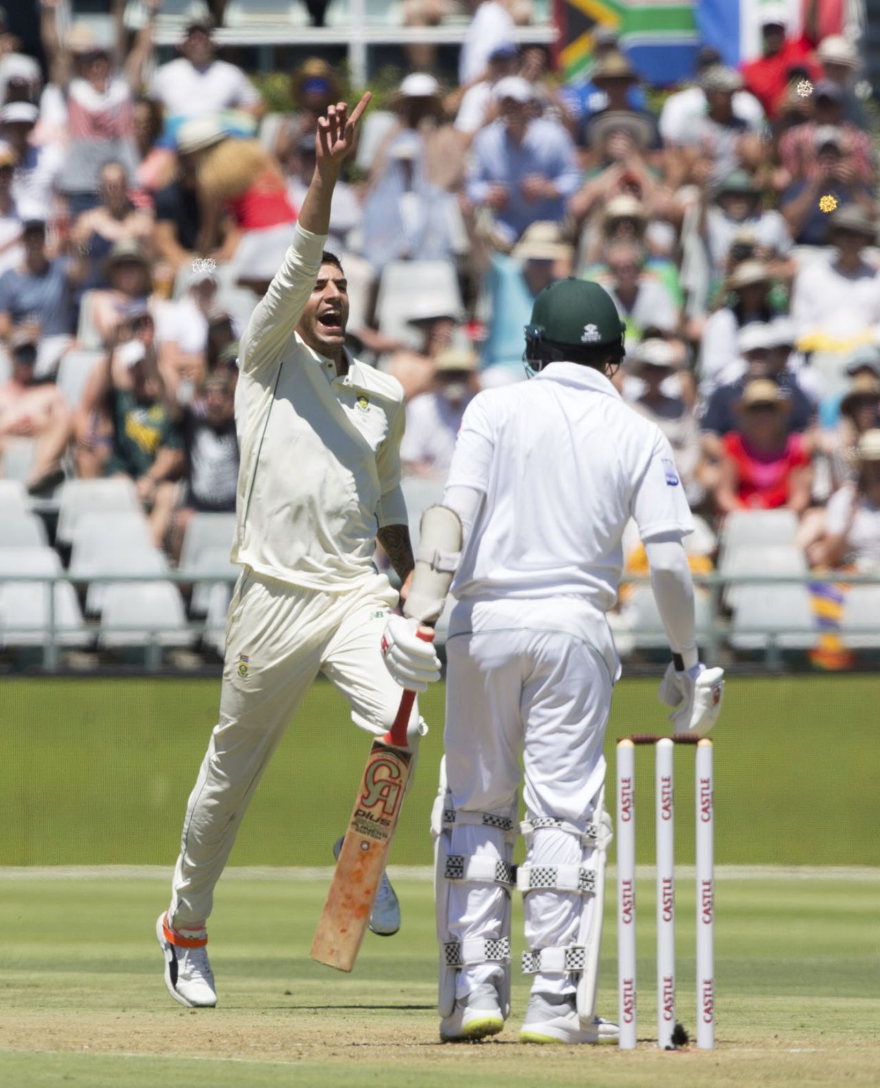 Duanne Olivier celebrates the wicket of Azhar Ali, South Africa v Pakistan, 2nd Test, Cape Town, 1st day, January 3, 2018