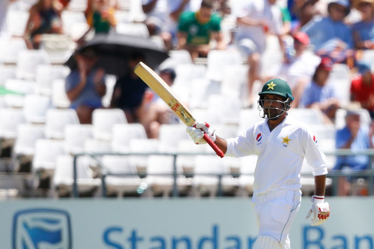 Sarfraz Ahmed acknowledges his half-century, South Africa v Pakistan, 2nd Test, Cape Town, 1st day, January 3, 2018
