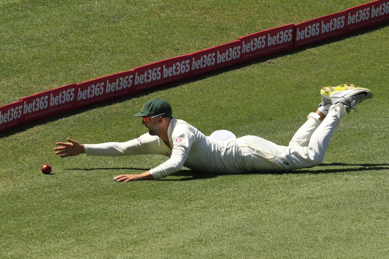 The Australia fielders celebrate Hanuma Vihari's wicket, Australia v India, 4th Test, Sydney, 2nd day, January 4, 2019