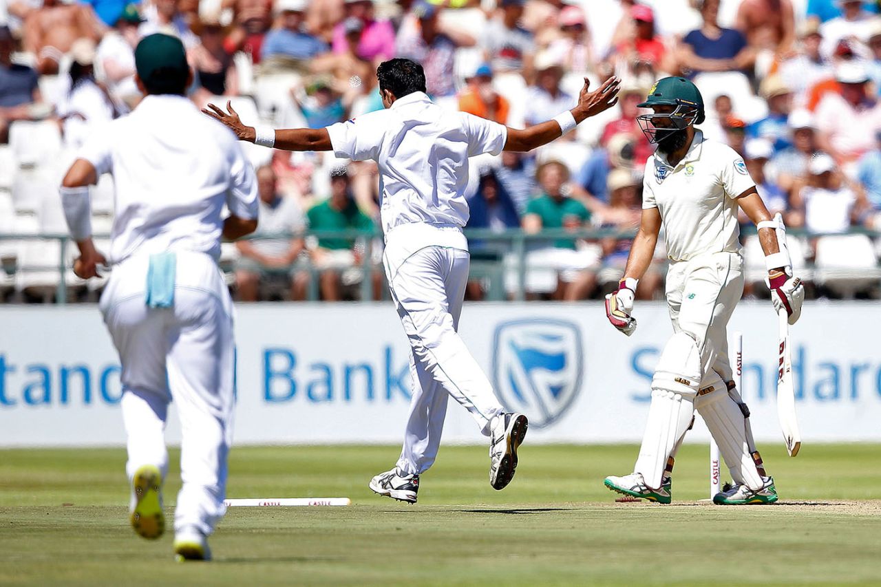 Mohammad Abbas removed Hashim Amla's leg stump, South Africa v Pakistan, 2nd Test, Cape Town, 2nd day, January 4, 2018