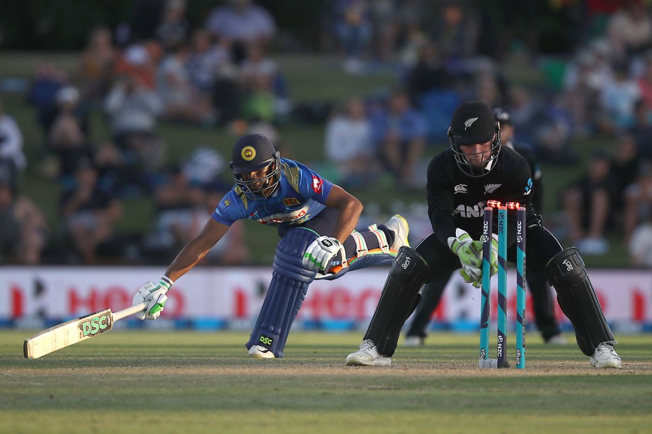 Tim Seifert catches Asela Gunaratne short of his crease, New Zealand v Sri Lanka, 2nd ODI, Mount Maunganui