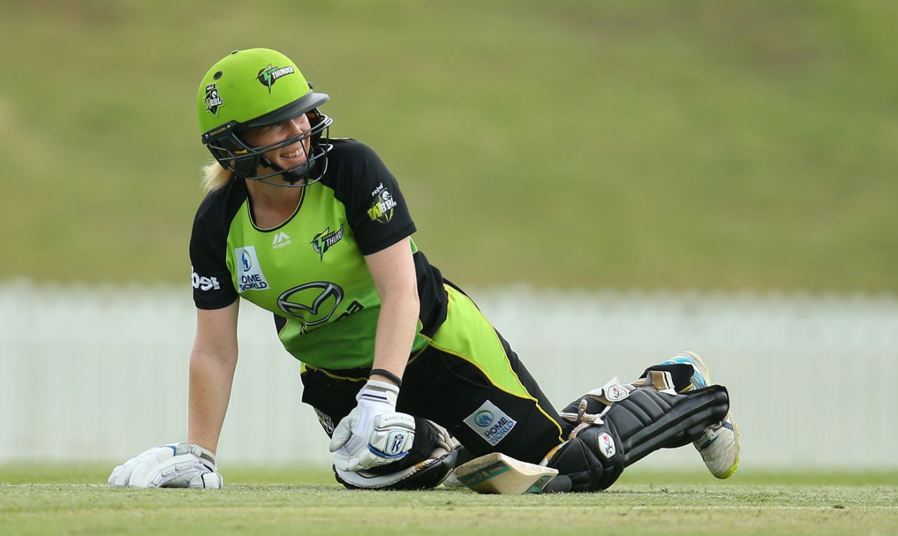 Alex Blackwell has a laugh while trying to get back to the crease, Sydney Thunder Women v Melbourne Stars Women, WBBL 2018-19,, Sydney, January 5, 2019