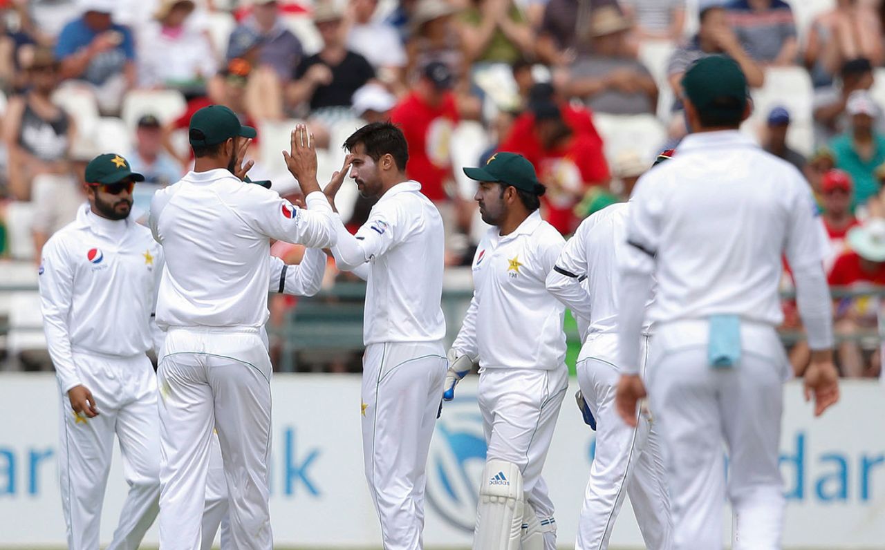 Mohammad Amir helped clean up the tail, South Africa v Pakistan, 2nd Test, Cape Town, 3rd day, January 5, 2018